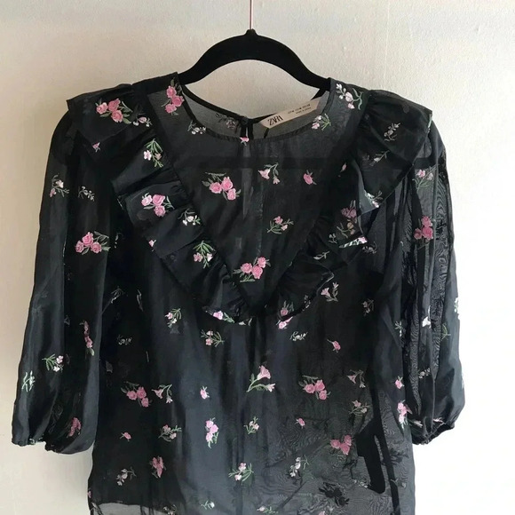 Zara  embroidery blouse Sz medium - Picture 1 of 3